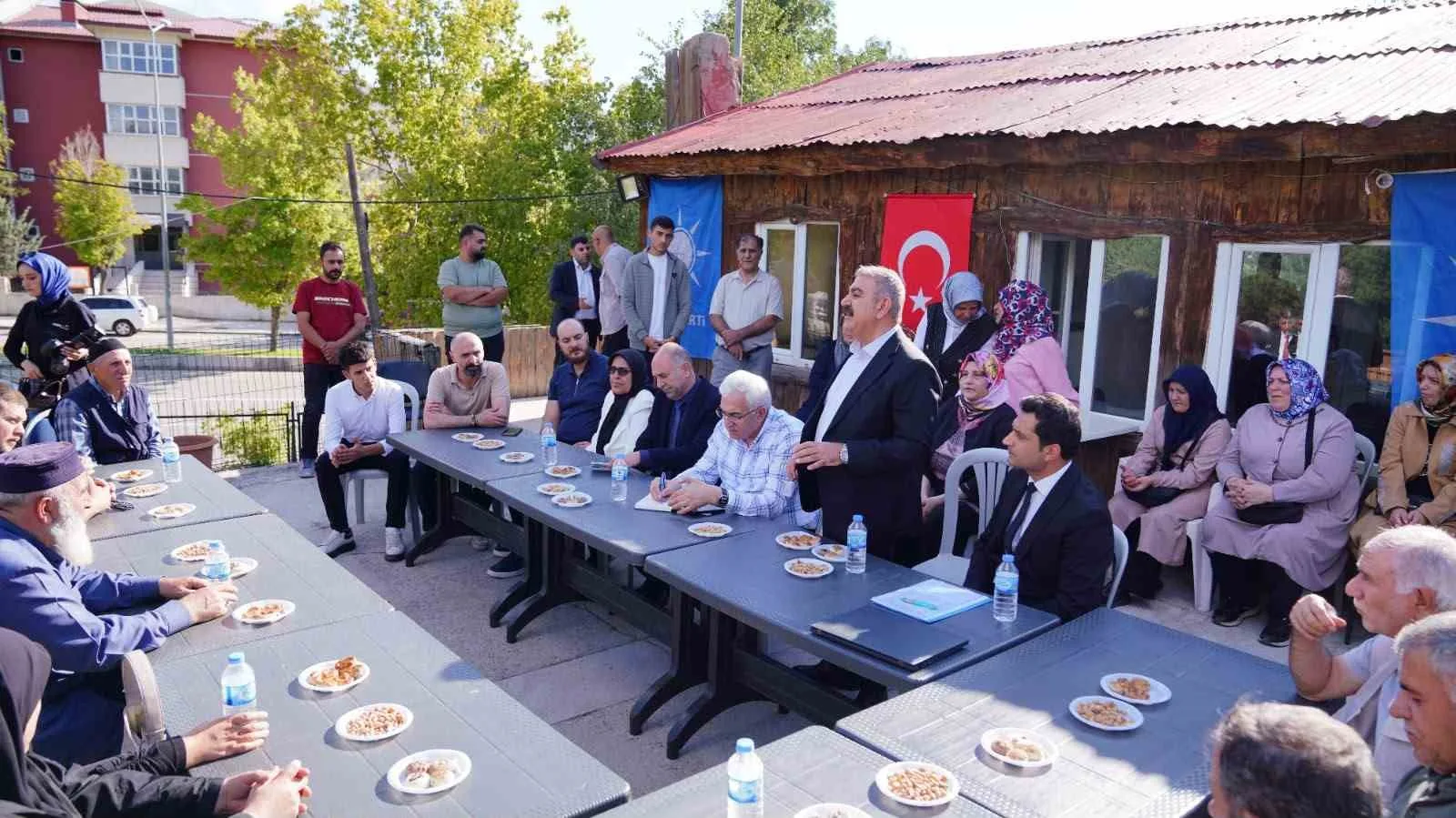PALANDÖKEN BELEDİYE BAŞKANI MUHAMMET SUNAR, AK PARTİ ERZURUM MİLLETVEKİLİ MEHMET EMİN ÖZ VE AK PARTİ PALANDÖKEN İLÇE BAŞKANI DURMUŞ KILIÇ İLE BİRLİKTE İLÇEDE YÜRÜTÜLEN BELEDİYE HİZMETLERİNİ YERİNDE İNCELEDİ.