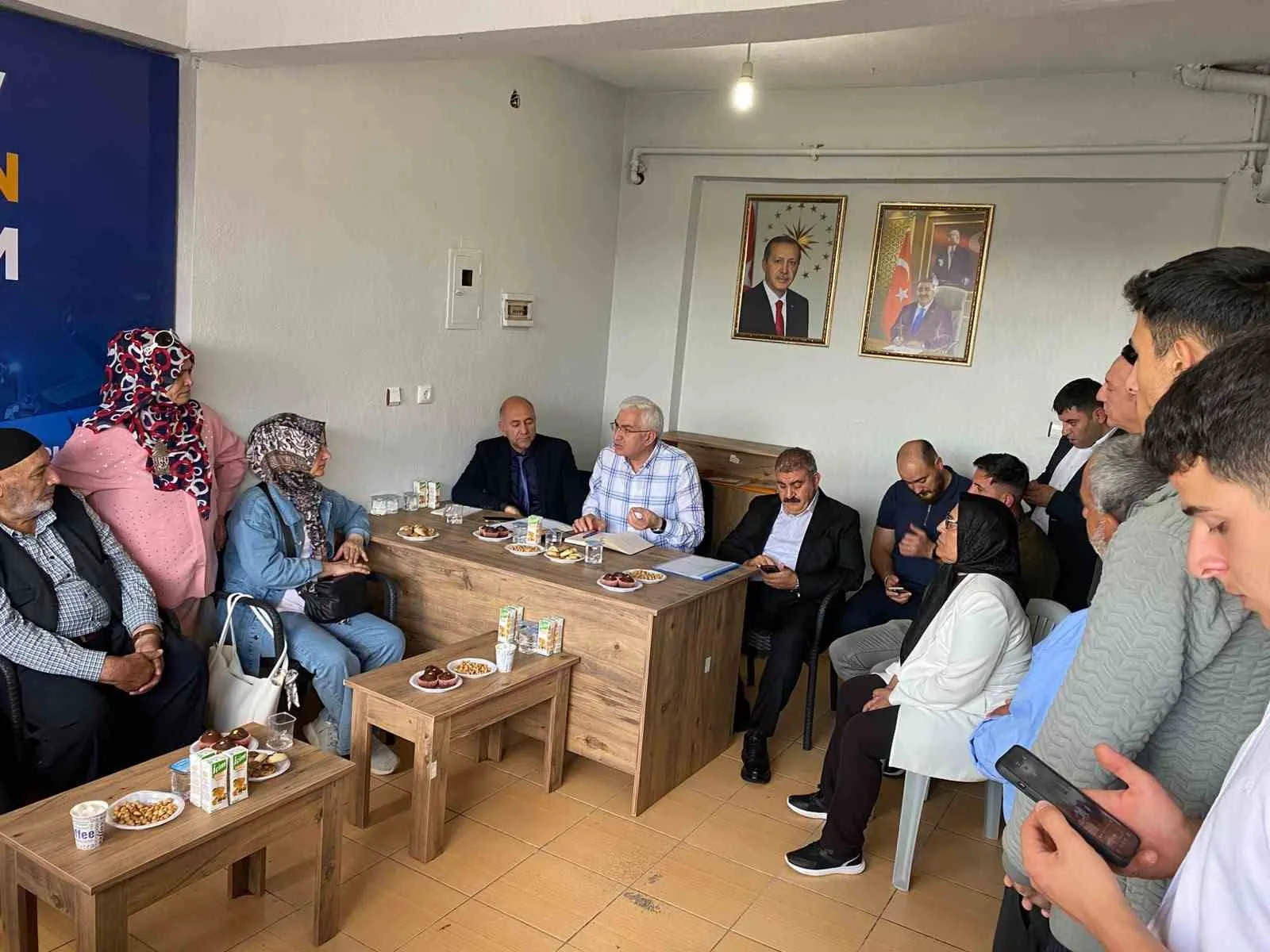PALANDÖKEN BELEDİYE BAŞKANI MUHAMMET SUNAR, AK PARTİ ERZURUM MİLLETVEKİLİ MEHMET EMİN ÖZ VE AK PARTİ PALANDÖKEN İLÇE BAŞKANI DURMUŞ KILIÇ İLE BİRLİKTE İLÇEDE YÜRÜTÜLEN BELEDİYE HİZMETLERİNİ YERİNDE İNCELEDİ.