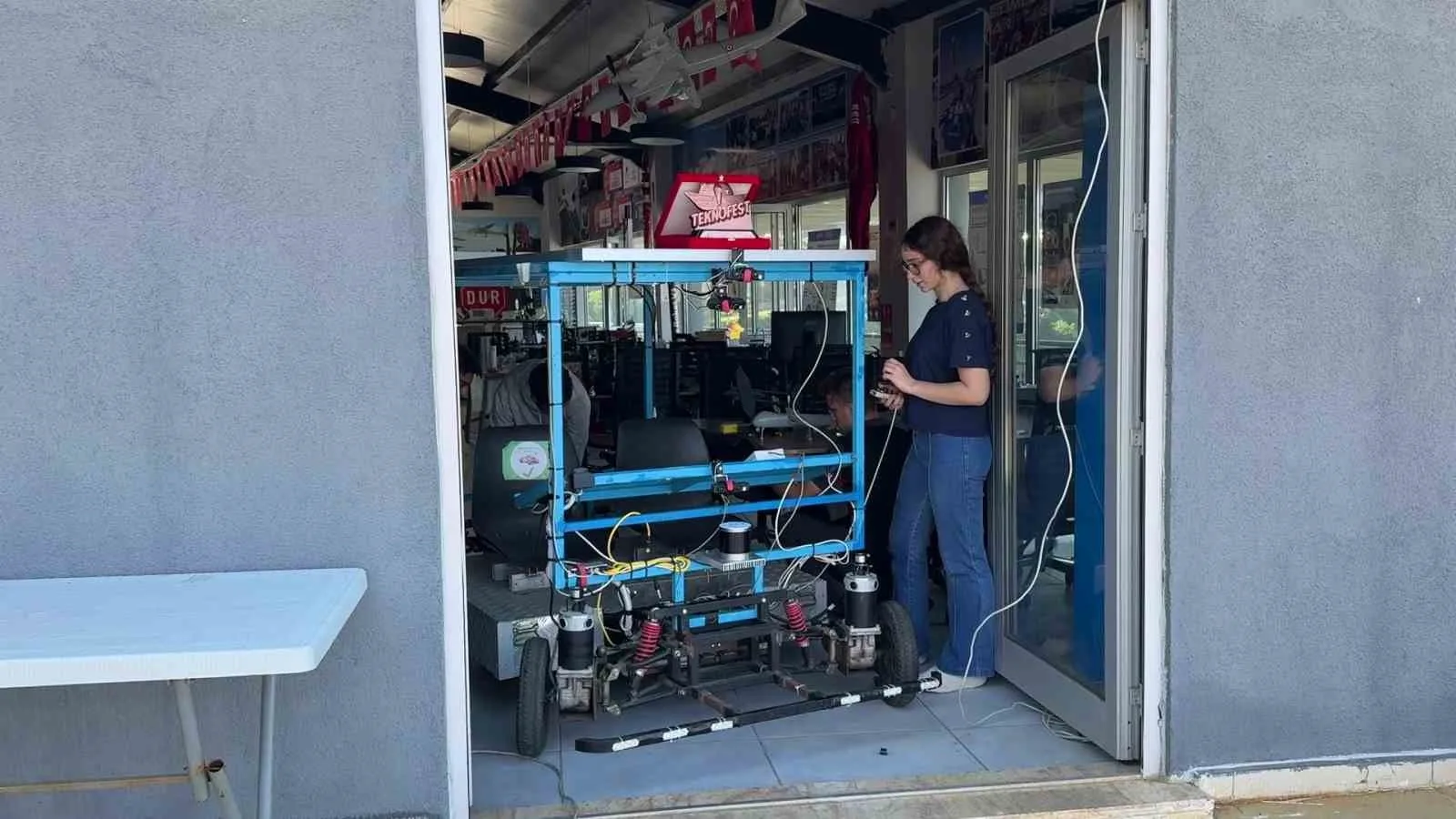 ZONGULDAK'TAN TEKNOFEST ROBOTAKSİ-BİNEK OTONOM ARAÇ YARIŞMASI'NA KATILAN "O GACA" TAKIMI, YARIŞMA ÖNCESİ YAŞADIKLARI BÜYÜK TEKNİK ARIZAYI KENDİ ÇABALARIYLA ÇÖZEREK "EN İYİ TAKIM RUHU" ÖDÜLÜNÜ KAZANDI.
