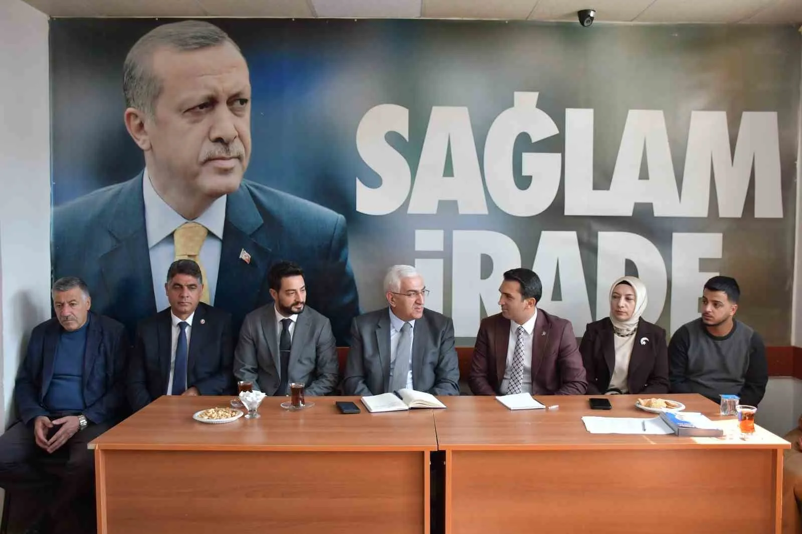 TÜRKİYE YÜZYILI BULUŞMALARI İÇİN KARS’A GELEN AK PARTİ ERZURUM MİLLETVEKİLİ ÖZ, SARIKAMIŞ’TA ESNAF VE TEŞKİLATLA BULUŞTU(KARS-İHA)