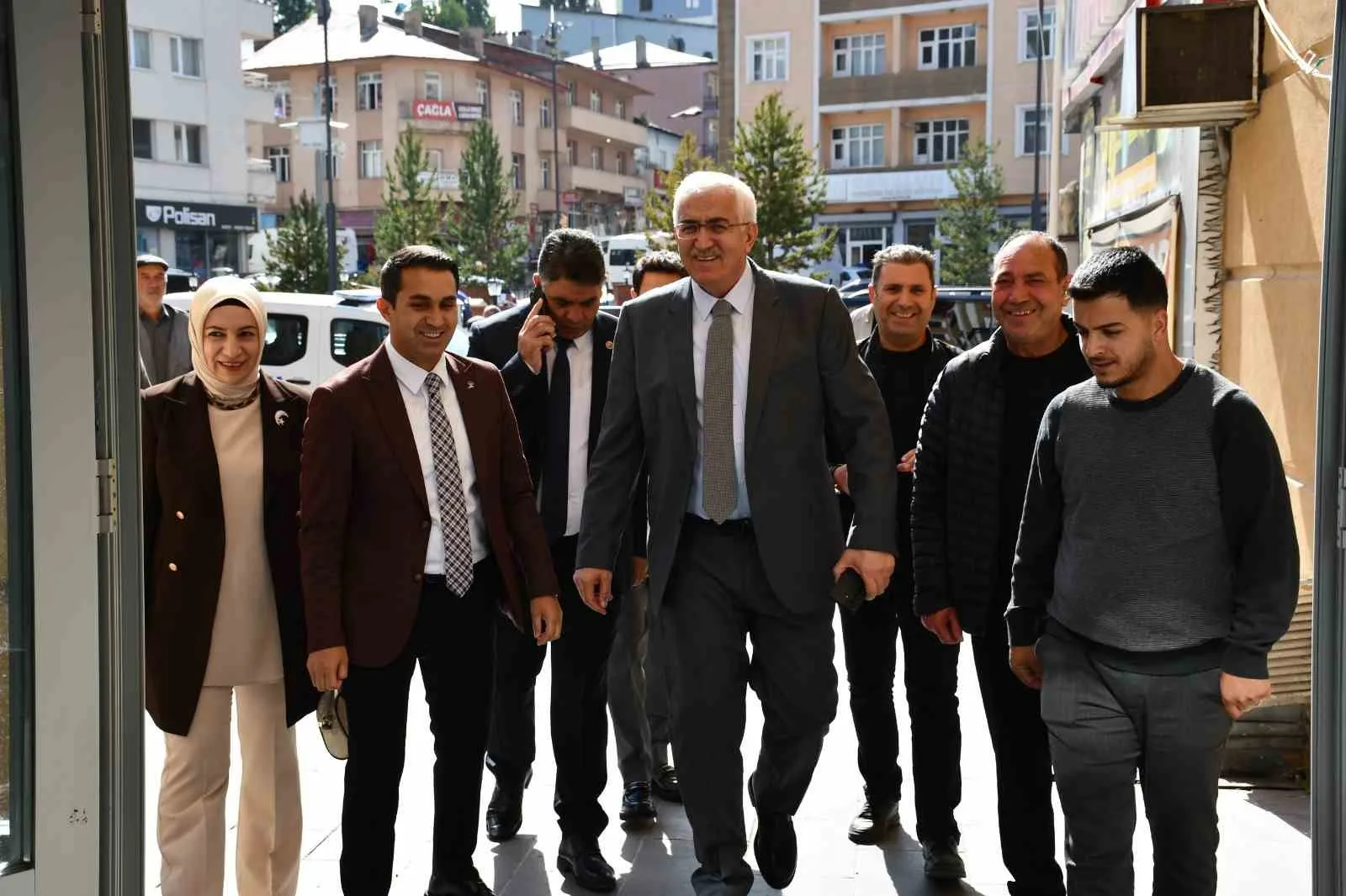 TÜRKİYE YÜZYILI BULUŞMALARI İÇİN KARS’A GELEN AK PARTİ ERZURUM MİLLETVEKİLİ ÖZ, SARIKAMIŞ’TA ESNAF VE TEŞKİLATLA BULUŞTU(KARS-İHA)