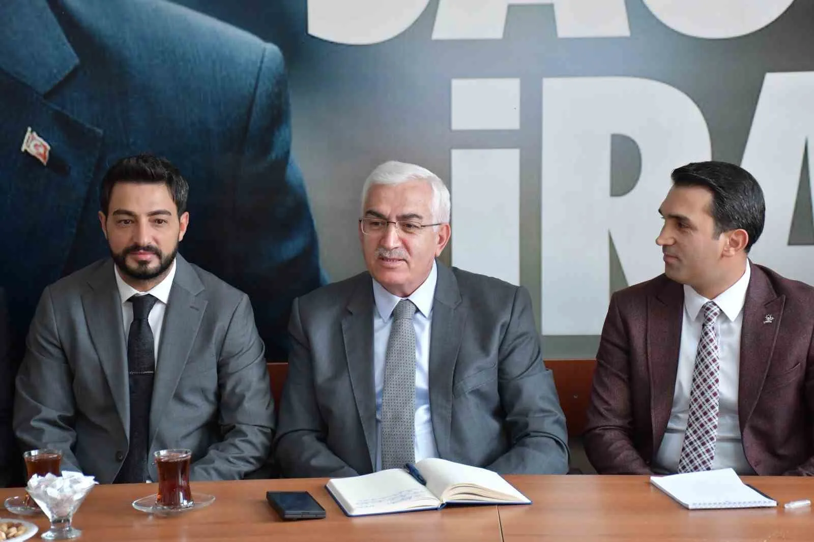 TÜRKİYE YÜZYILI BULUŞMALARI İÇİN KARS’A GELEN AK PARTİ ERZURUM MİLLETVEKİLİ ÖZ, SARIKAMIŞ’TA ESNAF VE TEŞKİLATLA BULUŞTU(KARS-İHA)