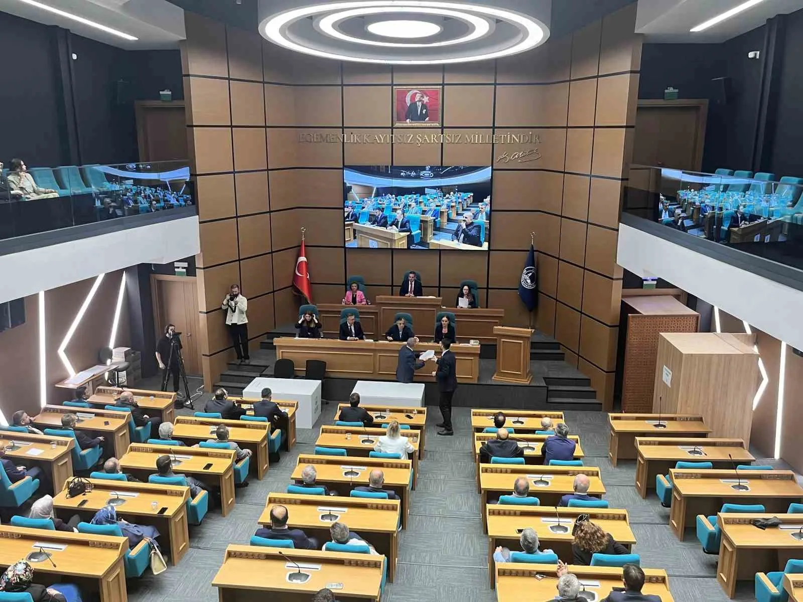 AK PARTİ’NİN İTİRAZI ÜZERİNE İPTAL EDİLEN ÜSKÜDAR BELEDİYESİ BAŞKAN VEKİLİ SEÇİMİ BAŞLADI.