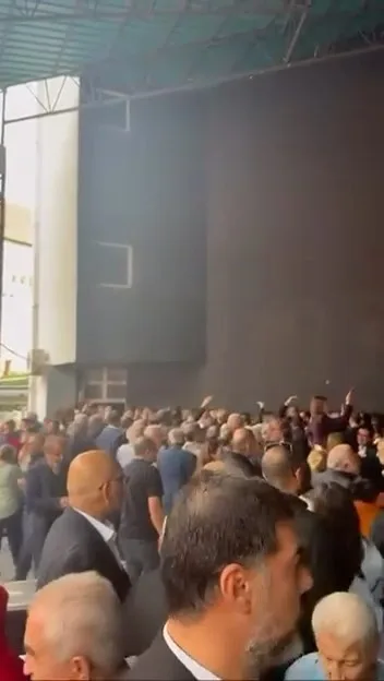 YENİ PARTİ ESENYURT İLÇE KONGRESİ'NDE PARTİLİLER ARASINDA GERGİNLİK ÇIKTI.