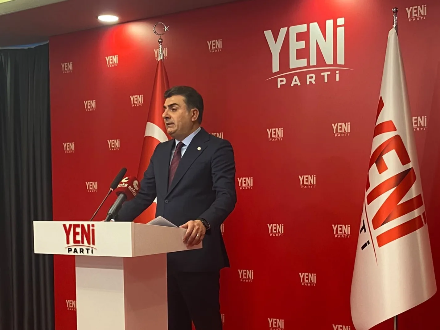 YENİ PARTİ SÖZCÜSÜ ZEYNEL EMRE, "YENİ PARTİ İSMİNİN BAŞINA KÜÇÜK BİR DÜZENLEME KOYARAK KONUYU KAPATABİLİRİZ" DEDİ.