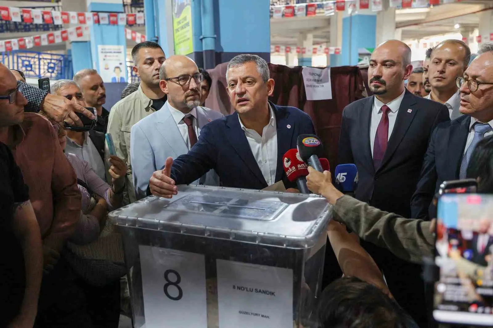 YENİ PARTİ YUNUSEMRE İLÇE BAŞKANLIĞI İÇİN ÖN SEÇİM YAPILDI. MEVCUT İLÇE BAŞKANI YALÇIN ARCAK İLE HASAN İMAMOĞLU’NUN ADAY OLDUĞU SEÇİMDE YENİ PARTİ GENEL BAŞKANI VE MANİSA MİLLETVEKİLİ ÖZGÜR ÖZEL DE OY KULLANDI.