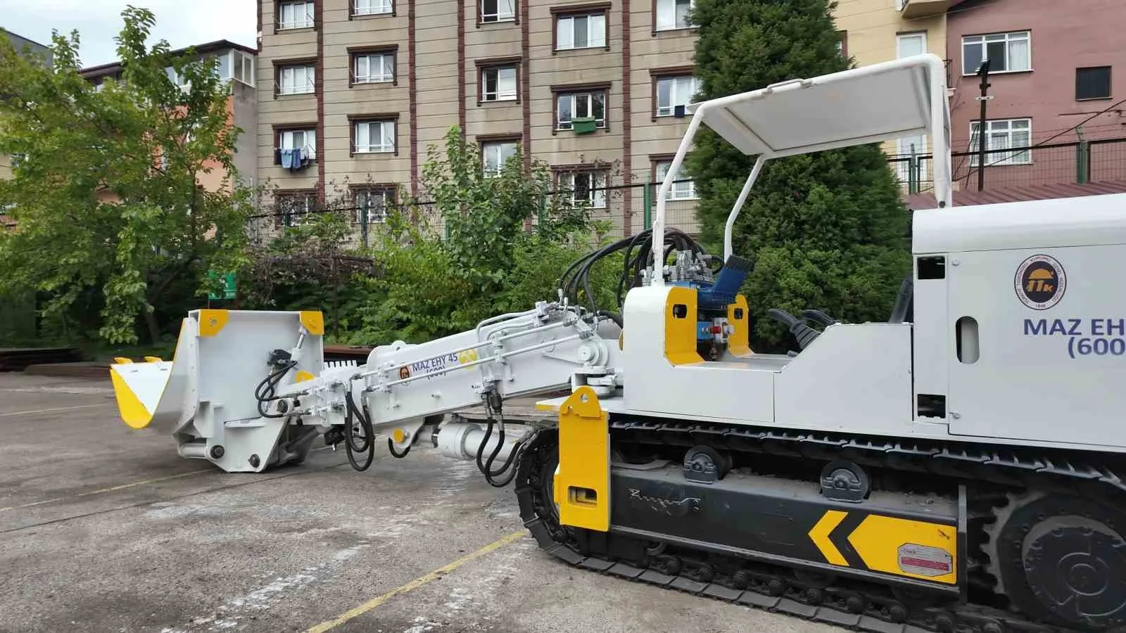TÜRKİYE TAŞKÖMÜRÜ KURUMU (TTK) İLE ZONGULDAK BÜLENT ECEVİT ÜNİVERSİTESİ (BEUN) İŞ BİRLİĞİNDE, YER ALTI KÖMÜR OCAKLARINDA KULLANILMAK ÜZERE ELEKTROHİDROLİK YÜKLEYİCİ GELİŞTİRİLDİ.