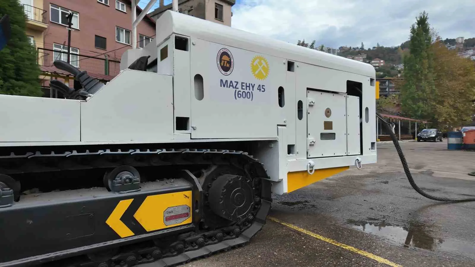 TÜRKİYE TAŞKÖMÜRÜ KURUMU (TTK) İLE ZONGULDAK BÜLENT ECEVİT ÜNİVERSİTESİ (BEUN) İŞ BİRLİĞİNDE, YER ALTI KÖMÜR OCAKLARINDA KULLANILMAK ÜZERE ELEKTROHİDROLİK YÜKLEYİCİ GELİŞTİRİLDİ.