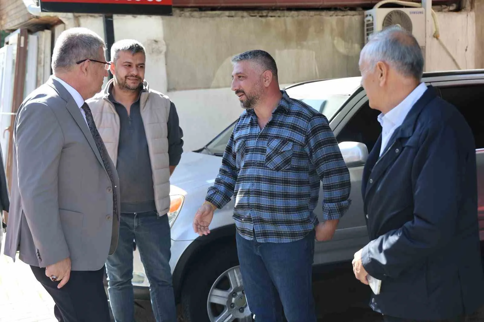 AK PARTİ DENİZLİ İL BAŞKANI MUHAMMET SUBAŞIOĞLU, PAMUKKALE İLÇESİNE BAĞLI HACI KAPLANLAR MAHALLESİ’NDE ESNAFI ZİYARET EDEREK HAYIRLI İŞLER DİLEDİ. ZİYARETTE ESNAFIN TALEP VE GÖRÜŞLERİ DİNLENDİ.
