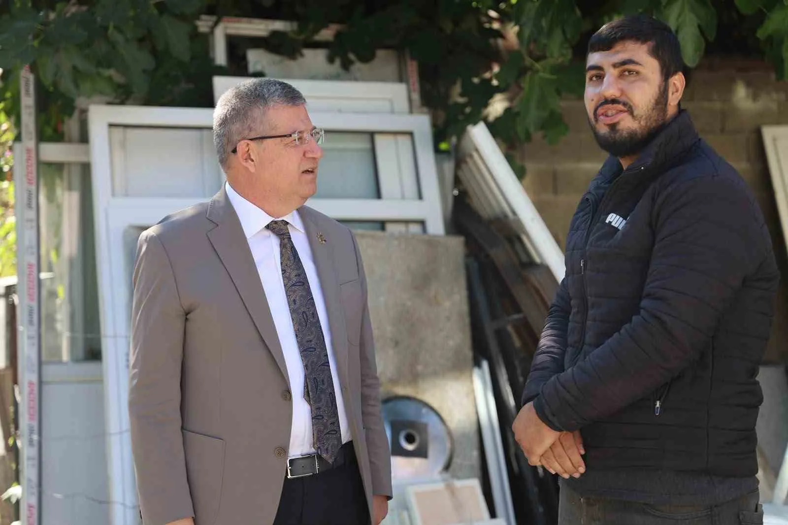 AK PARTİ DENİZLİ İL BAŞKANI MUHAMMET SUBAŞIOĞLU, PAMUKKALE İLÇESİNE BAĞLI HACI KAPLANLAR MAHALLESİ’NDE ESNAFI ZİYARET EDEREK HAYIRLI İŞLER DİLEDİ. ZİYARETTE ESNAFIN TALEP VE GÖRÜŞLERİ DİNLENDİ.