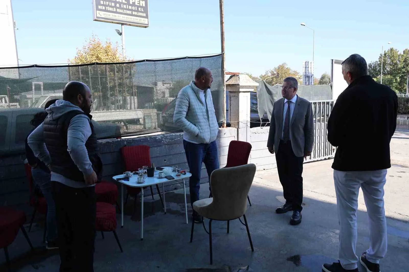 AK PARTİ DENİZLİ İL BAŞKANI MUHAMMET SUBAŞIOĞLU, PAMUKKALE İLÇESİNE BAĞLI HACI KAPLANLAR MAHALLESİ’NDE ESNAFI ZİYARET EDEREK HAYIRLI İŞLER DİLEDİ. ZİYARETTE ESNAFIN TALEP VE GÖRÜŞLERİ DİNLENDİ.