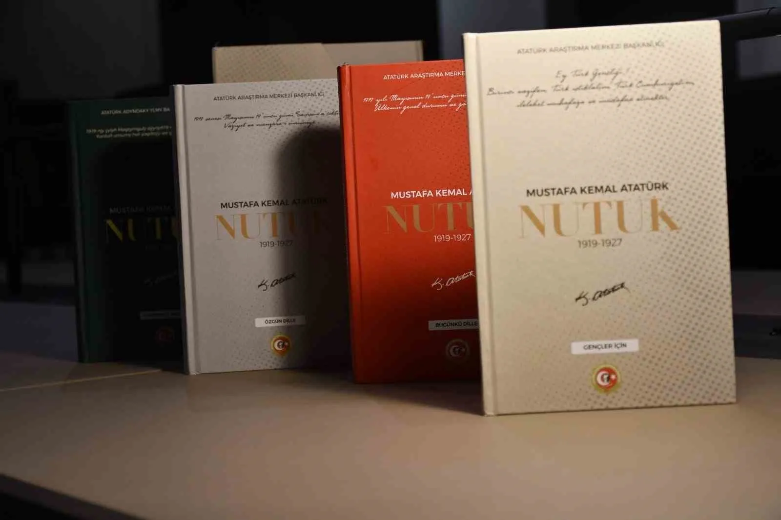 AK PARTİ GENEL BAŞKAN YARDIMCISI KÜRŞAD ZORLU, "KAZAKÇA VE TÜRKMENCE DAHİL 8 DİLE ÇEVRİLEREK YENİDEN YAYIMLANAN NUTUK, AYNI ZAMANDA METİN, SES VE GÖRÜNTÜ İÇERİKLERİNDEN OLUŞAN BİR PLATFORMDA DÜNYAYA SUNULDU" DEDİ.