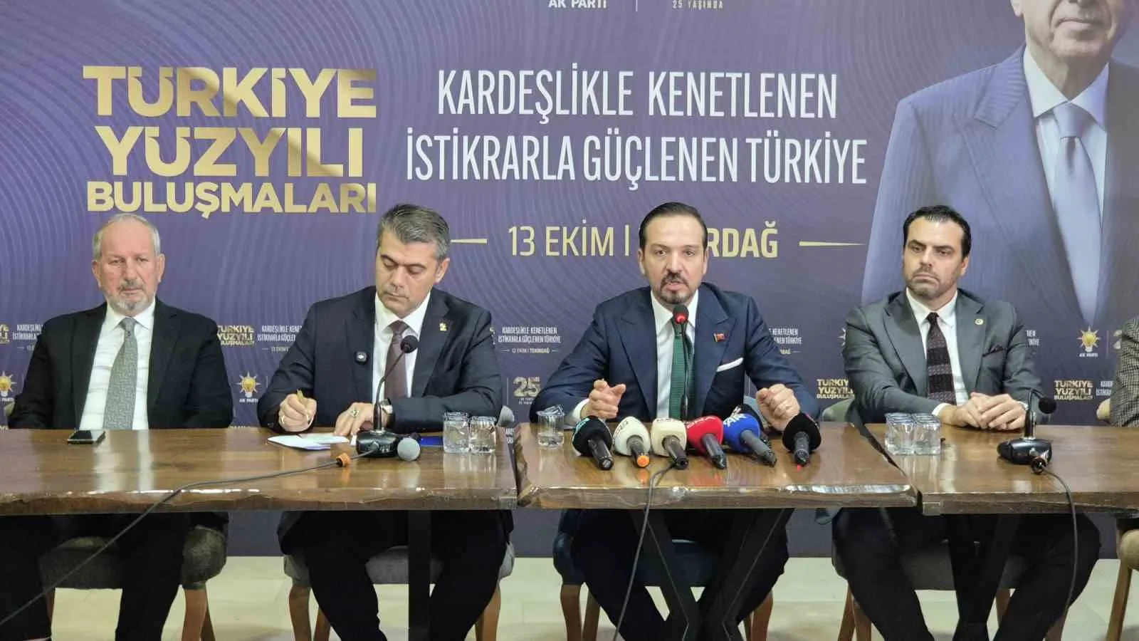 AK PARTİ GENEL BAŞKAN YARDIMCISI VE TÜRK DEVLETLERİ İLE İLİŞKİLER BAŞKANI PROF. DR. KÜRŞAD ZORLU, TÜRKİYE YÜZYILI BULUŞMALARI KAPSAMINDA TEKİRDAĞ'DA BASIN TOPLANTISI DÜZENLEDİ.