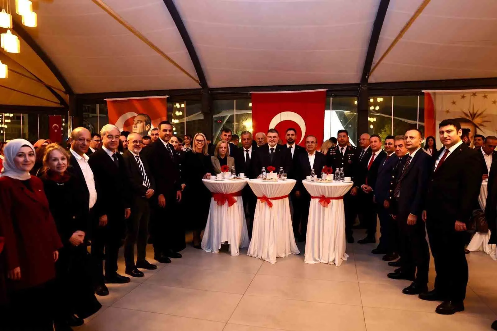 AK PARTİ İZMİR İL BAŞKANI BİLAL SAYGILI, CUMHURİYET’İN İLANININ 103’ÜNCÜ YIL DÖNÜMÜ DOLAYISIYLA İZMİR’DE DÜZENLENEN TÖREN VE KUTLAMA PROGRAMLARINA KATILARAK CUMHURİYET BAYRAMI COŞKUSUNA ORTAK OLDU.
