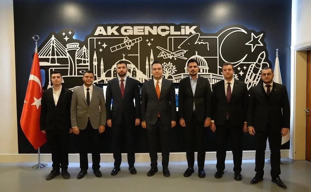 AK PARTİ KÜTAHYA İL GENÇLİK KOLLARI BAŞKANLIĞINA OĞUZHAN İNCE (SOLDA) ATANDI