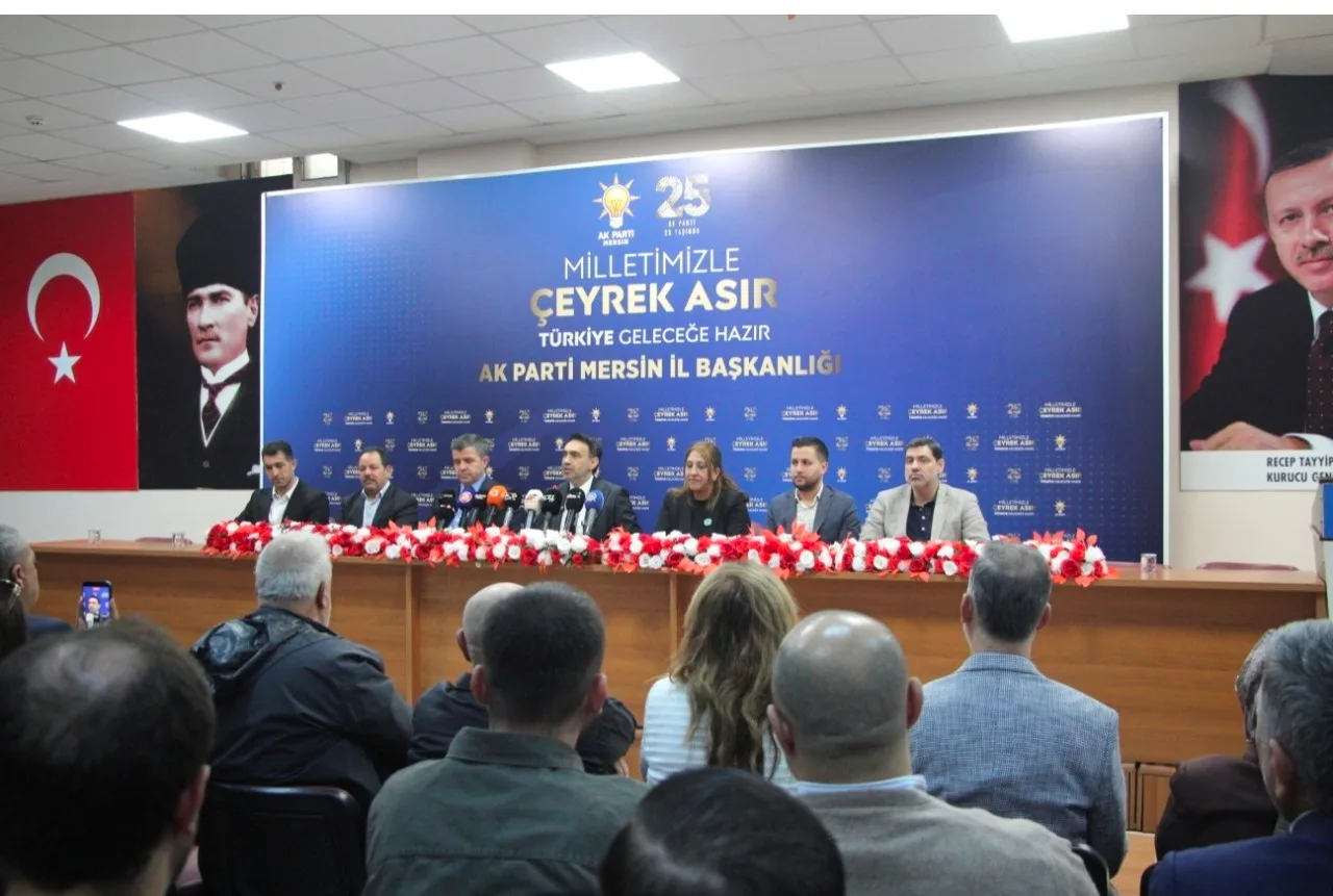 AK PARTİ MERSİN İL BAŞKANI ADEM ALDEMİR, PARTİNİN KURULUŞUNDAN BUGÜNE KADAR TEŞKİLATLARDA GÖREV ALAN İSİMLERE YÖNELİK 13 İLÇEDE EŞ ZAMANLI ZİYARETLER GERÇEKLEŞTİRECEKLERİNİ BELİRTEREK, "MAKAMLAR, MEVKİLER GELİR GEÇER, BİZİM DAVA VE YOL ARKADAŞLARIMIZ HER DAİM BAKİ KALIR" DEDİ.