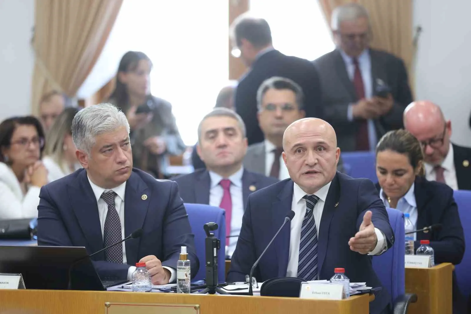 İYİ PARTİ SAMSUN MİLLETVEKİLİ ERHAN USTA (SAĞDA)