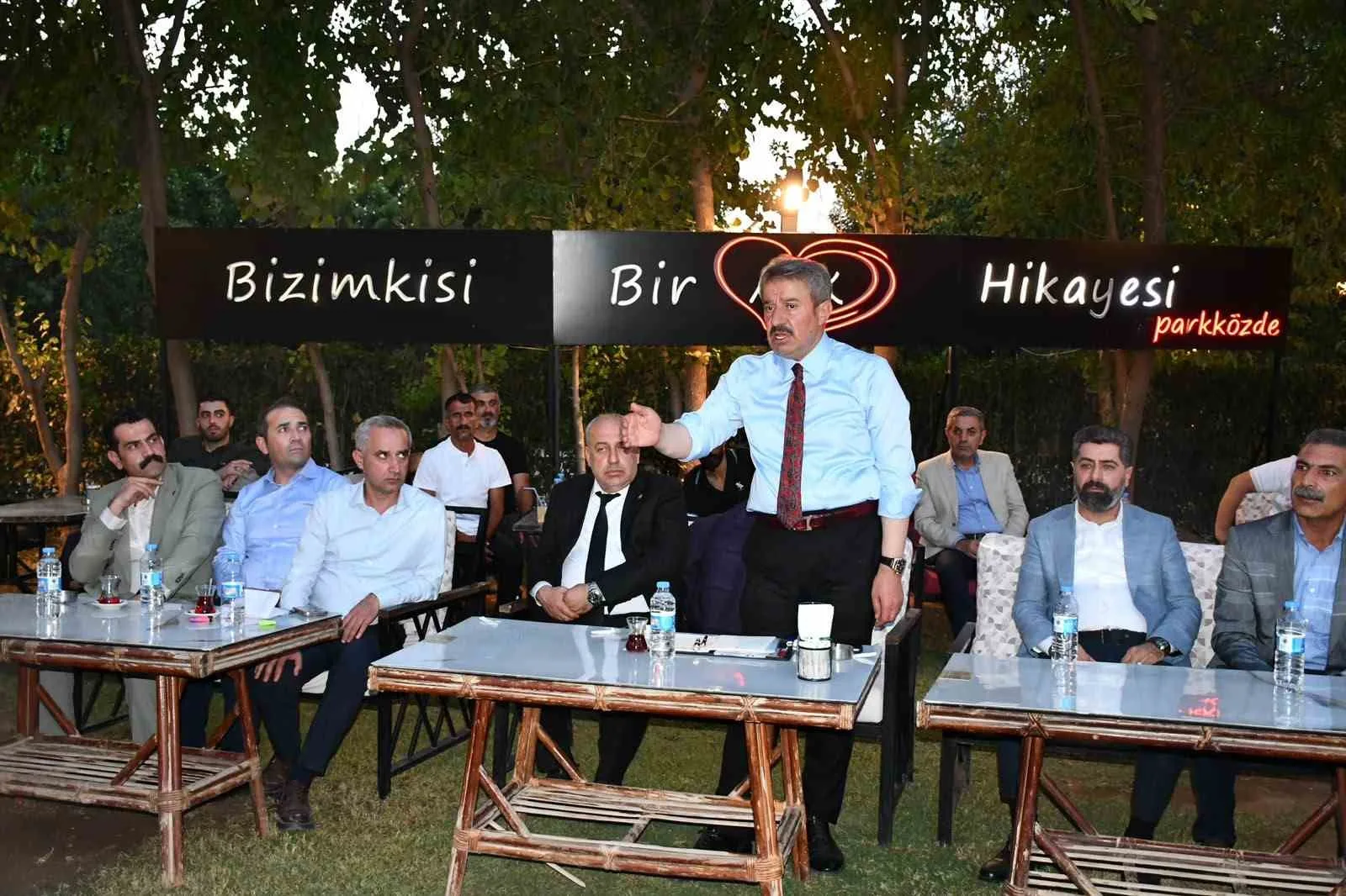AK PARTİ ŞIRNAK MİLLETVEKİLİ ARSLAN TATAR, ŞIRNAK'IN CİZRE İLÇESİNDE DİCLE NEHRİ KENARINDA VATANDAŞLARLA BİR ARAYA GELDİĞİ PROGRAMDA BİRLİK, KARDEŞLİK VE HUZUR MESAJLARI VERDİ.