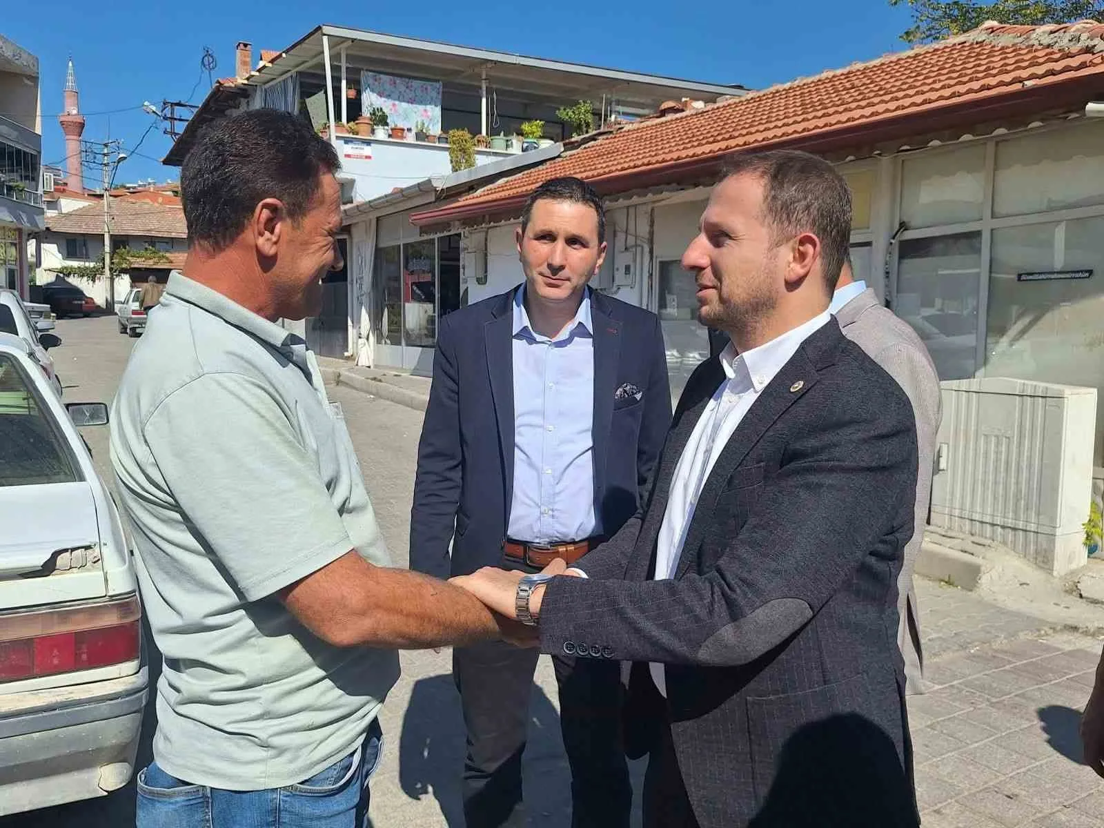 AK PARTİ BURSA MİLLETVEKİLİ AHMET KILIÇ, TÜRKİYE YÜZYILI BULUŞMALARI KAPSAMINDA GELDİĞİ MANİSA’NIN SELENDİ İLÇESİNDE ESNAFI ZİYARET EDEREK VATANDAŞLARIN TALEP VE BEKLENTİLERİNİ DİNLEDİ.