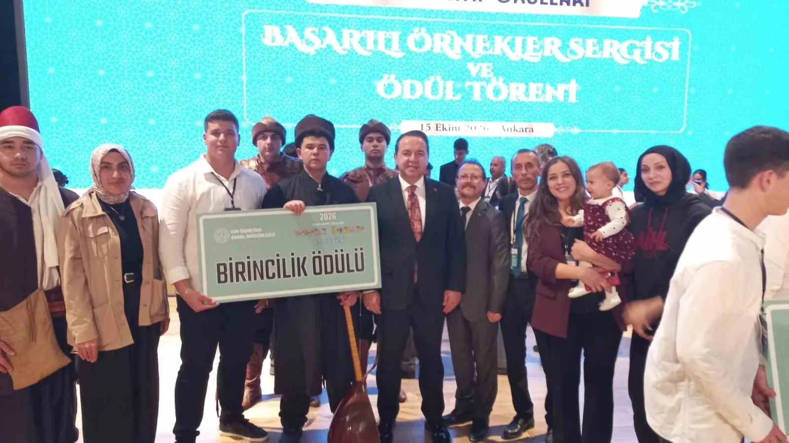 ZONGULDAK (İHA) - ZONGULDAK’IN ALAPLI İLÇESİNDE EĞİTİM VEREN ALAPLI ANADOLU İMAM HATİP LİSESİ FEN VE SOSYAL BİLİMLER PROJE OKULU, DİN ÖĞRETİMİ GENEL MÜDÜRLÜĞÜ TARAFINDAN DÜZENLENEN BAŞARILI ÖRNEKLER SERGİSİ KAPSAMINDA HAZIRLADIĞI PROJEYLE TÜRKİYE BİRİNCİSİ OLDU.