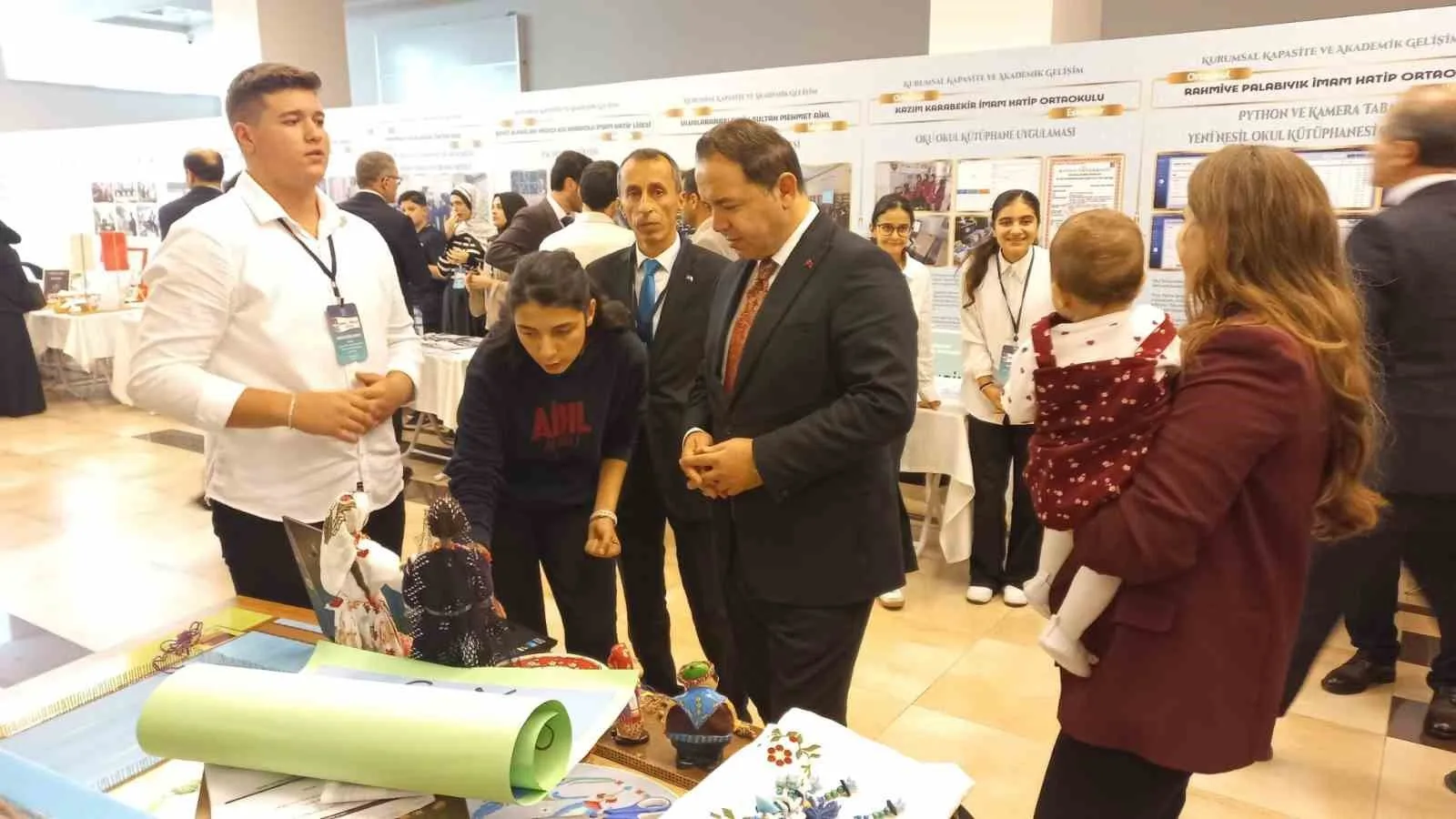 ZONGULDAK (İHA) - ZONGULDAK’IN ALAPLI İLÇESİNDE EĞİTİM VEREN ALAPLI ANADOLU İMAM HATİP LİSESİ FEN VE SOSYAL BİLİMLER PROJE OKULU, DİN ÖĞRETİMİ GENEL MÜDÜRLÜĞÜ TARAFINDAN DÜZENLENEN BAŞARILI ÖRNEKLER SERGİSİ KAPSAMINDA HAZIRLADIĞI PROJEYLE TÜRKİYE BİRİNCİSİ OLDU.