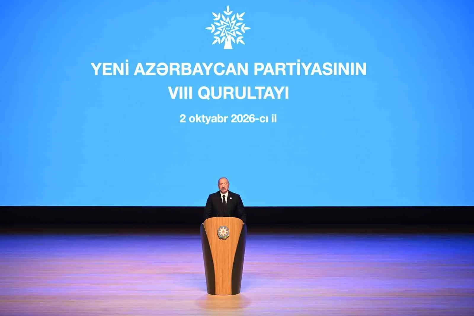 AZERBAYCAN CUMHURBAŞKANI İLHAM ALİYEV, YENİ AZERBAYCAN PARTİSİ'NİN (YAP) 8. KURULTAYI'NDA YAPTIĞI KONUŞMADA, "DIŞ POLİTİKAMIZI, KİMSENİN İŞLERİMİZE KARIŞMAYACAĞI ŞEKİLDE İNŞA EDİYORUZ VE ETMEYE DEVAM ETMELİYİZ. KİMSENİN YARDIMINA VEYA HİMAYESİNE İHTİYACIMIZ YOK" DEDİ.