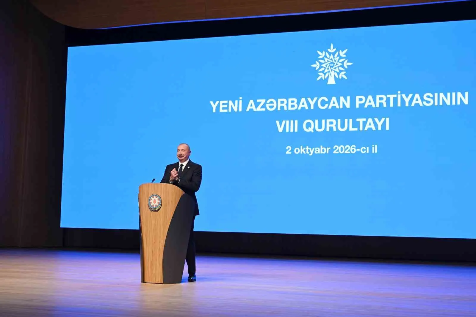 AZERBAYCAN CUMHURBAŞKANI VE YENİ AZERBAYCAN PARTİSİ (YAP) GENEL BAŞKANI İLHAM ALİYEV, BAŞKENT BAKÜ'DEKİ HAYDAR ALİYEV MERKEZİ'NDE DÜZENLENEN YAP 8 KURULTAYI'NA KATILARAK KONUŞMA GERÇEKLEŞTİRDİ.