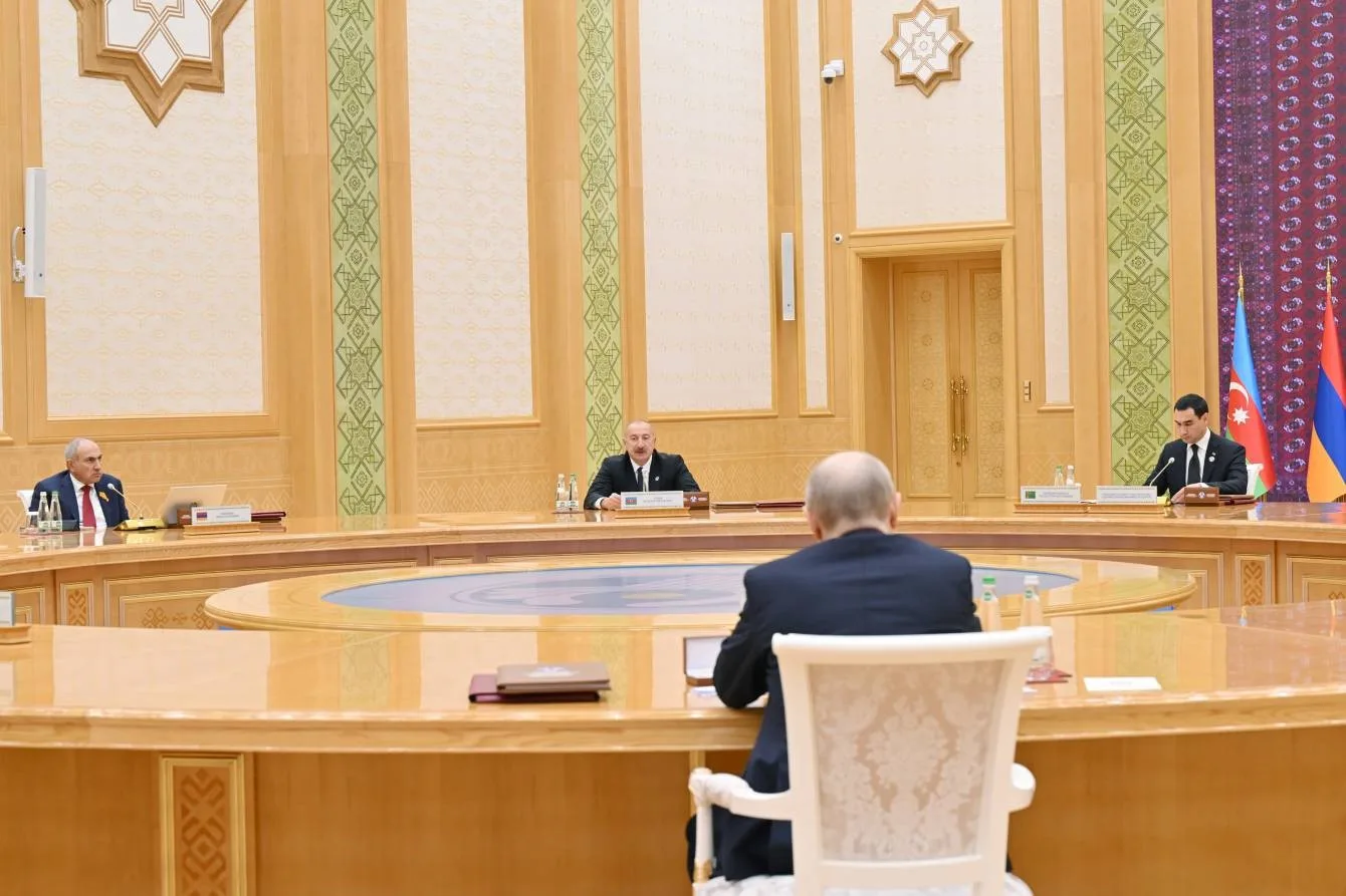 CUMHURBAŞKANI ALİYEV TEMASLARI KAPSAMINDA, BAĞIMSIZ DEVLETLER TEŞKİLATI (BDT) DEVLET BAŞKANLARI KONSEYİ'NİN SINIRLI KATILIMLI TOPLANTISINA KATILDI.