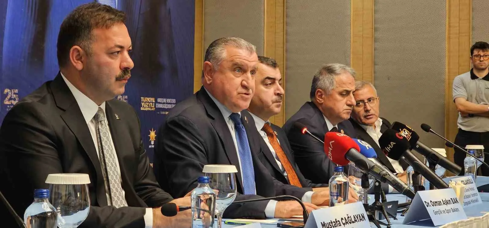 BURADA KONUŞAN BAKAN BAK, "TERÖRSÜZ TÜRKİYE SÜRECİNE VE GENÇLİĞİN BU SÜREÇTEKİ ROLÜNE İLİŞKİN DEĞERLENDİRMELERDE BULUNDU.