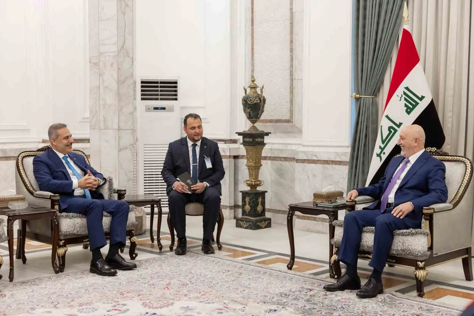 DIŞİŞLERİ BAKANI HAKAN FİDAN, BAĞDAT'TA IRAK CUMHURBAŞKANI NİZAR AMEDİ TARAFINDAN KABUL EDİLDİ.