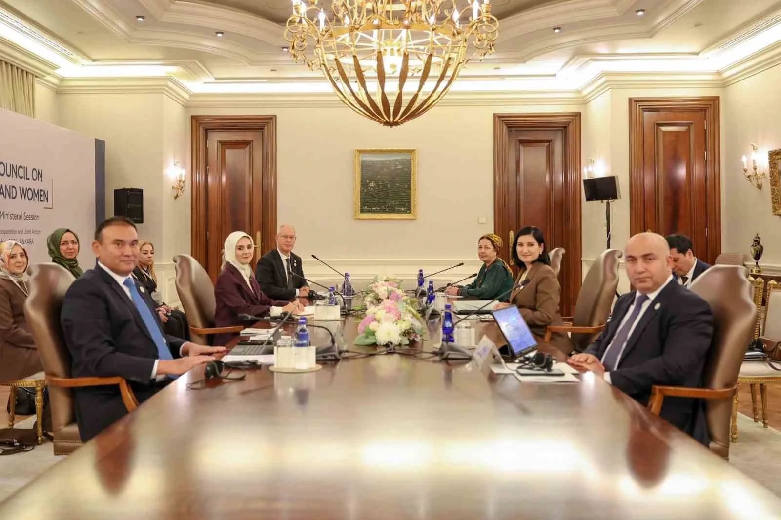 AİLE VE SOSYAL HİZMETLER BAKANI MAHİNUR ÖZDEMİR GÖKTAŞ, "EMİNE ERDOĞAN HANIMEFENDİ’NİN HİMAYELERİNDE KURULACAK OLAN AİLE VE KADIN KONSEYİ TÜRK DEVLETLERİ TEŞKİLATININ GELECEK VİZYONUNA GÜÇLÜ BİR KATKI SUNACAKTIR. ORTAK HEDEFLERE ULAŞMA NOKTASINDA KONSEYİN İNŞASINA BÜYÜK ÖNEM VERİYORUZ" DEDİ.