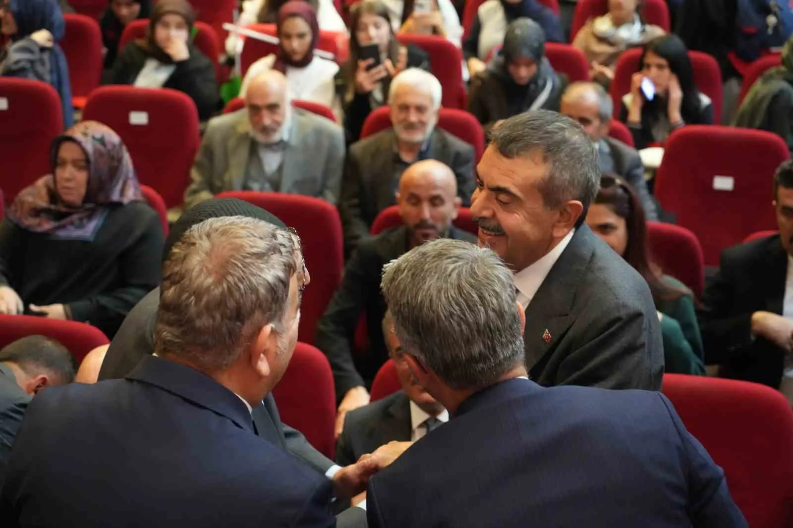 İMAM HATİPLER KURULUŞU’NUN 75. YILI VE İMAM HATİPLER HAFTASI PROGRAMI, MİLLİ EĞİTİM BAKANI YUSUF TEKİN’İN KATILIMIYLA ERZURUM’DA DÜZENLENDİ.