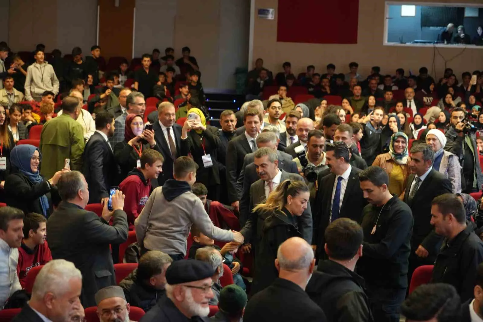 İMAM HATİPLER KURULUŞU’NUN 75. YILI VE İMAM HATİPLER HAFTASI PROGRAMI, MİLLİ EĞİTİM BAKANI YUSUF TEKİN’İN KATILIMIYLA ERZURUM’DA DÜZENLENDİ.