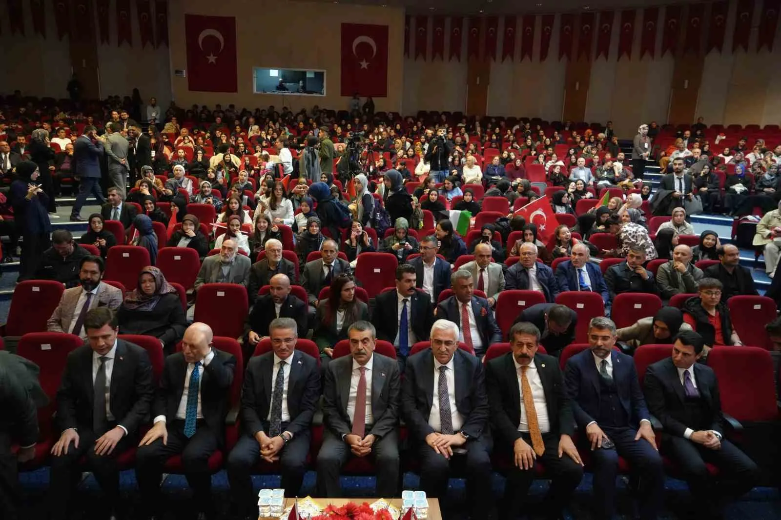 İMAM HATİPLER KURULUŞU’NUN 75. YILI VE İMAM HATİPLER HAFTASI PROGRAMI, MİLLİ EĞİTİM BAKANI YUSUF TEKİN’İN KATILIMIYLA ERZURUM’DA DÜZENLENDİ.