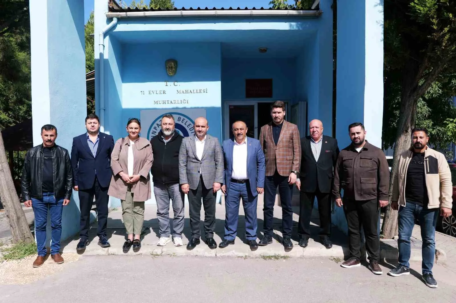 AK PARTİ ESKİŞEHİR İL BAŞKANI GÜRHAN ALBAYRAK, ODUNPAZARI İLÇESİNDEKİ MAHALLE MUHTARLARINI ZİYARET ETTİ.