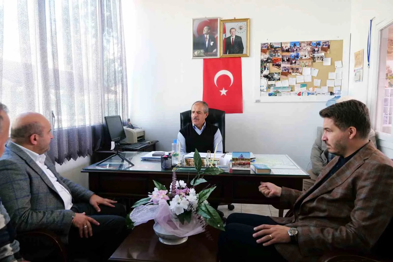 AK PARTİ ESKİŞEHİR İL BAŞKANI GÜRHAN ALBAYRAK, ODUNPAZARI İLÇESİNDEKİ MAHALLE MUHTARLARINI ZİYARET ETTİ.