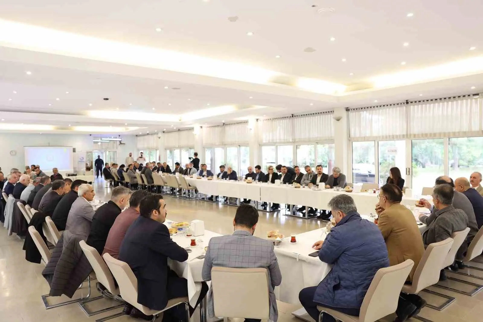 AK PARTİ İZMİR İL BAŞKANI BİLAL SAYGILI, EĞİTİME DESTEK PLATFORMU İZMİR EKİM AYI İL KOORDİNASYON TOPLANTISI'NA KATILARAK KENTTE YÜRÜTÜLEN EĞİTİM FAALİYETLERİ VE DESTEK ÇALIŞMALARINI DEĞERLENDİRDİ.