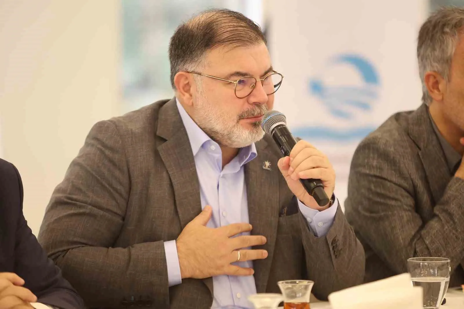 AK PARTİ İZMİR İL BAŞKANI BİLAL SAYGILI, EĞİTİME DESTEK PLATFORMU İZMİR EKİM AYI İL KOORDİNASYON TOPLANTISI'NA KATILARAK KENTTE YÜRÜTÜLEN EĞİTİM FAALİYETLERİ VE DESTEK ÇALIŞMALARINI DEĞERLENDİRDİ.