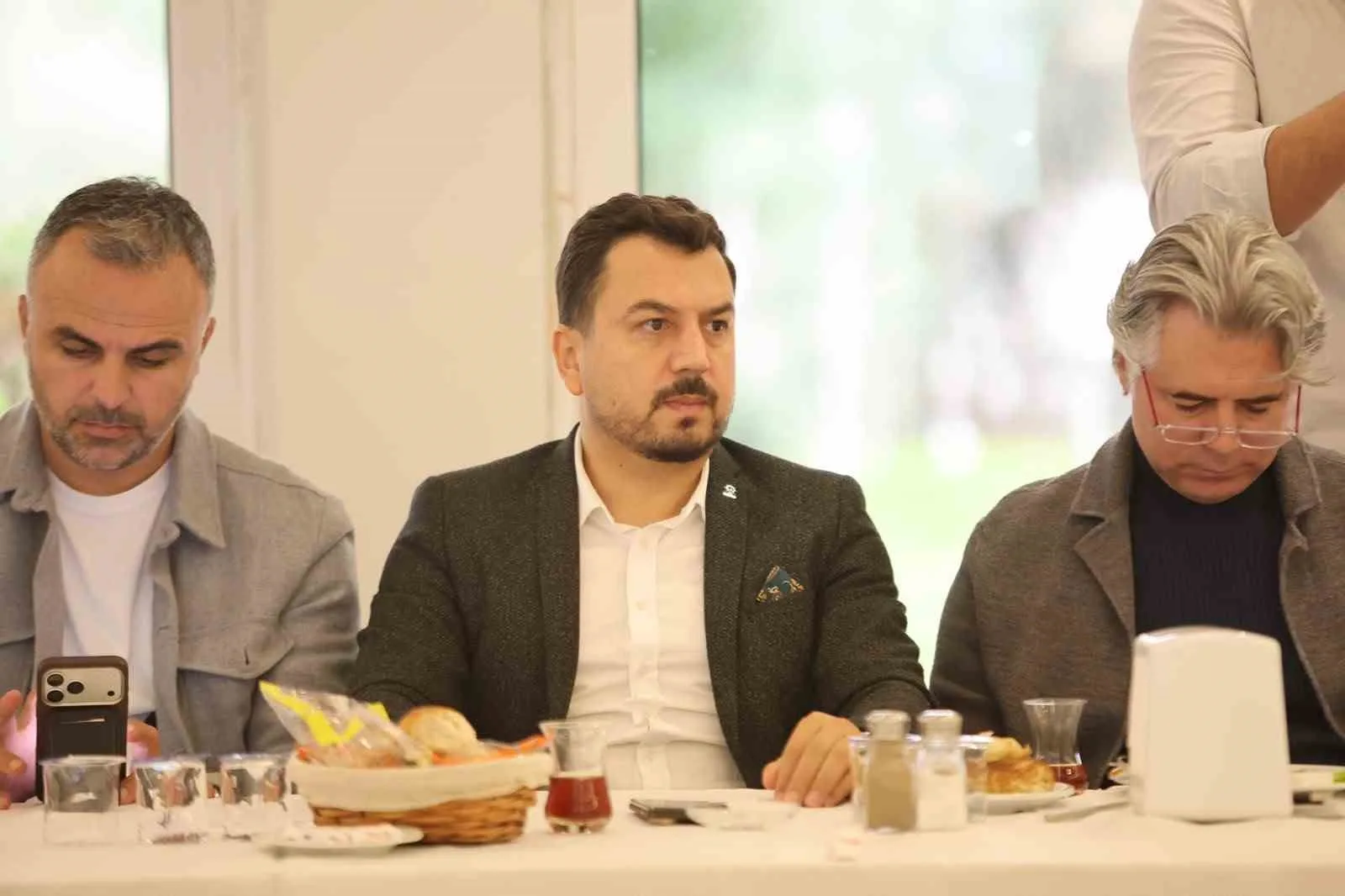AK PARTİ İZMİR İL BAŞKANI BİLAL SAYGILI, EĞİTİME DESTEK PLATFORMU İZMİR EKİM AYI İL KOORDİNASYON TOPLANTISI'NA KATILARAK KENTTE YÜRÜTÜLEN EĞİTİM FAALİYETLERİ VE DESTEK ÇALIŞMALARINI DEĞERLENDİRDİ.