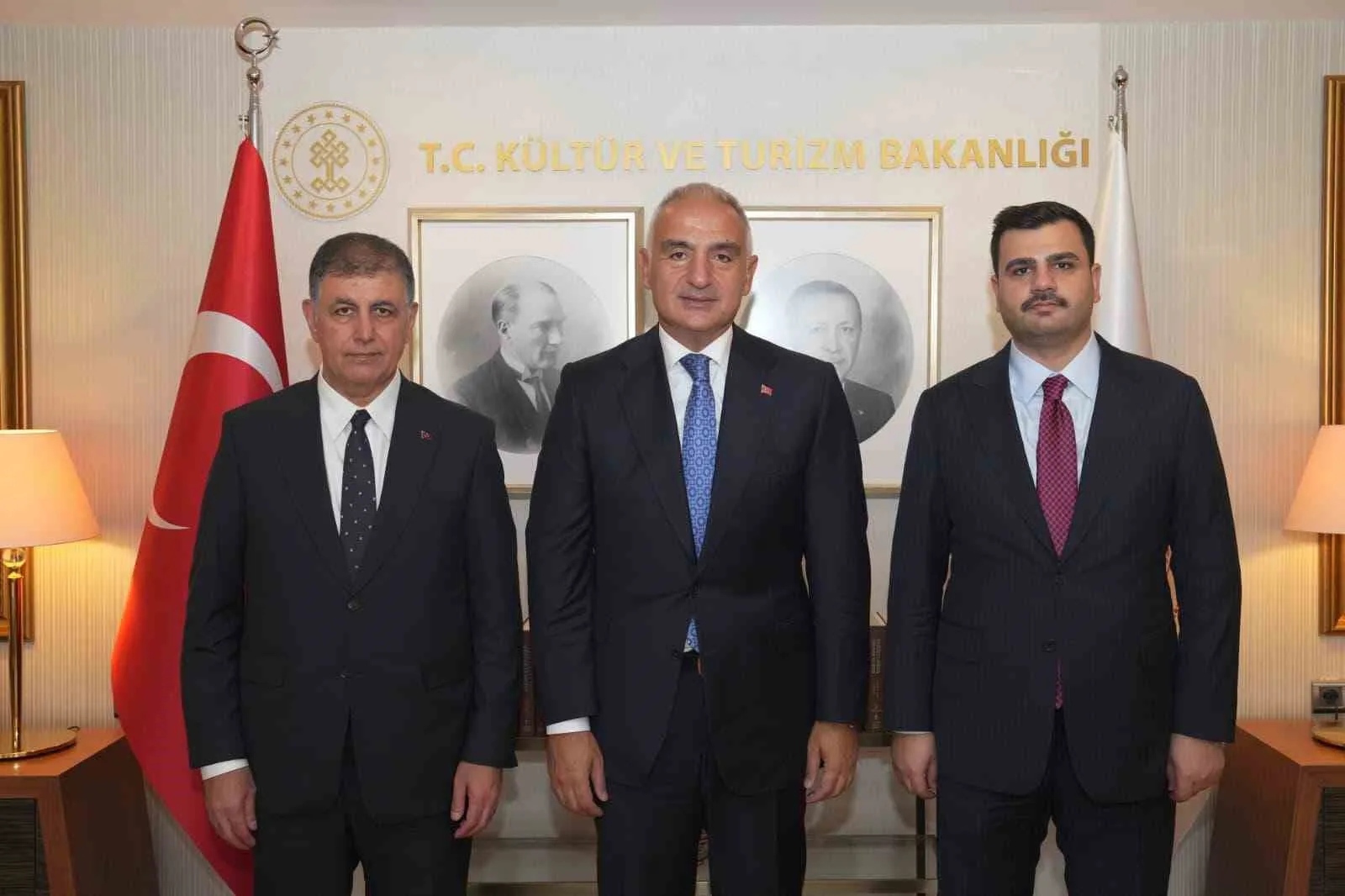 İZMİR BÜYÜKŞEHİR BELEDİYE BAŞKANI CEMİL TUGAY, KÜLTÜR VE TURİZM BAKANI MEHMET NURİ ERSOY, AK PARTİ GENEL SEKRETERİ EYÜP KADİR İNAN