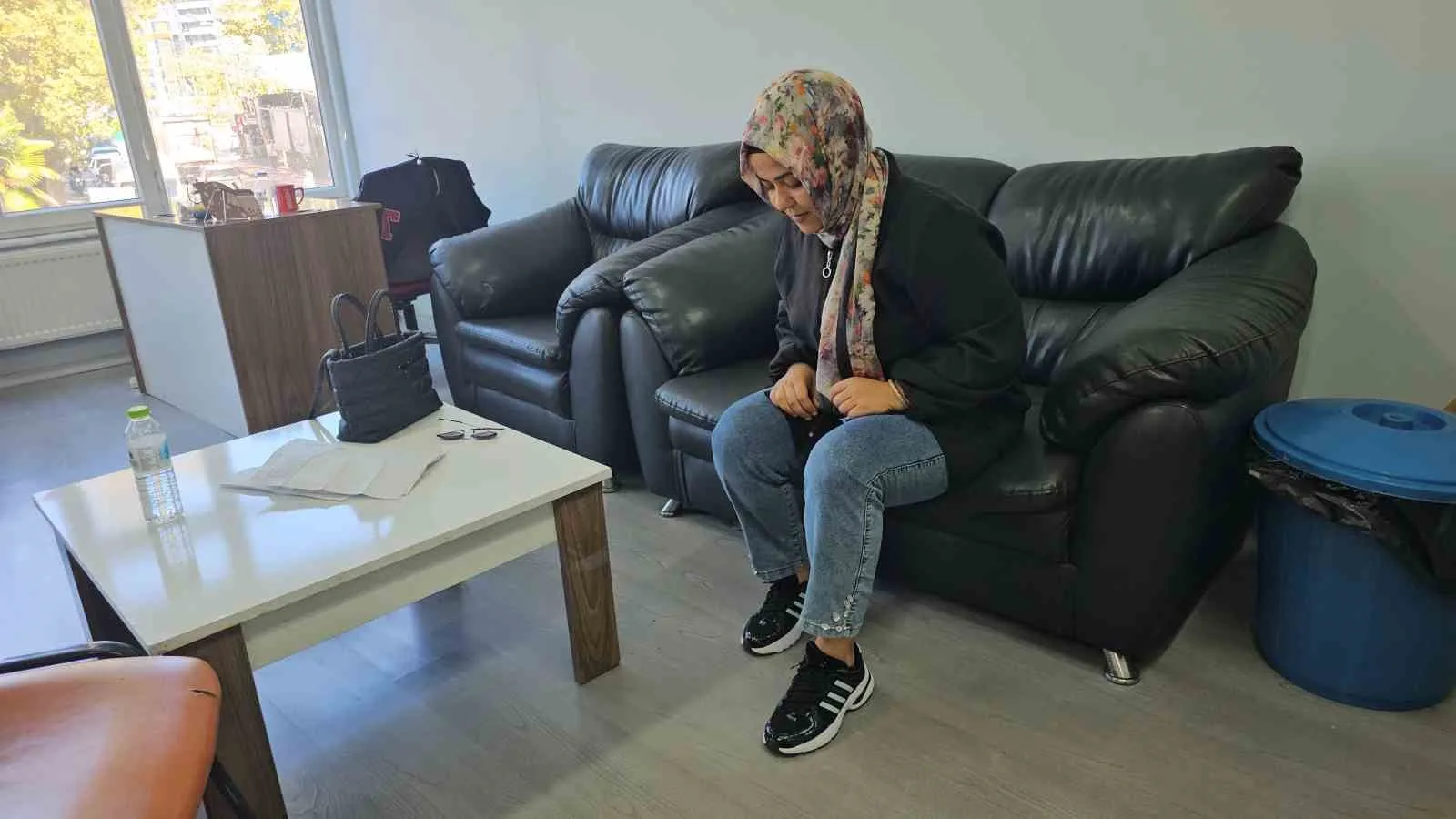 ZONGULDAK'TA ÖZEL BİR HASTANEDE YAKLAŞIK 9 AY ÖNCE BEL FITIĞI AMELİYATI OLAN 35 YAŞINDAKİ 2 ÇOCUK ANNESİ HAVVA GÖKTAŞ, OPERASYONUN ARDINDAN SOL AYAĞINDA HİS VE HAREKET KAYBI YAŞADIĞINI ÖNE SÜRDÜ.