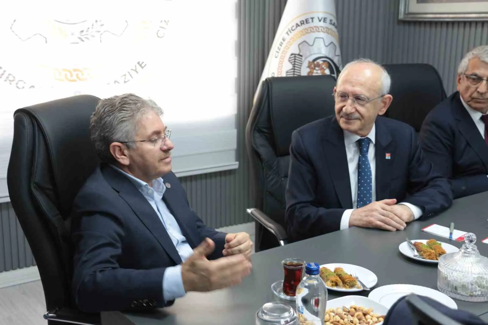 CHP GENEL BAŞKANI KEMAL KILIÇDAROĞLU, ŞIRNAK’IN CİZRE İLÇESİNDE İŞ İNSANLARIYLA BİR ARAYA GELDİ.