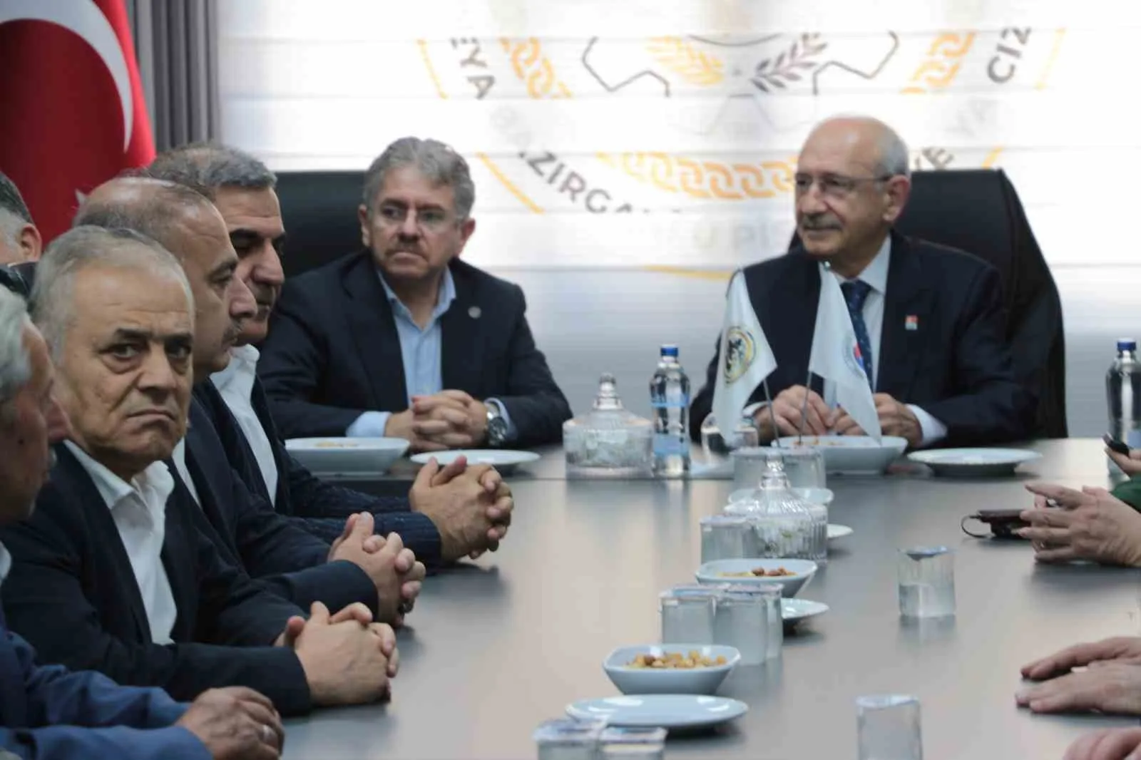 CHP GENEL BAŞKANI KEMAL KILIÇDAROĞLU, ŞIRNAK’IN CİZRE İLÇESİNDE İŞ İNSANLARIYLA BİR ARAYA GELDİ.