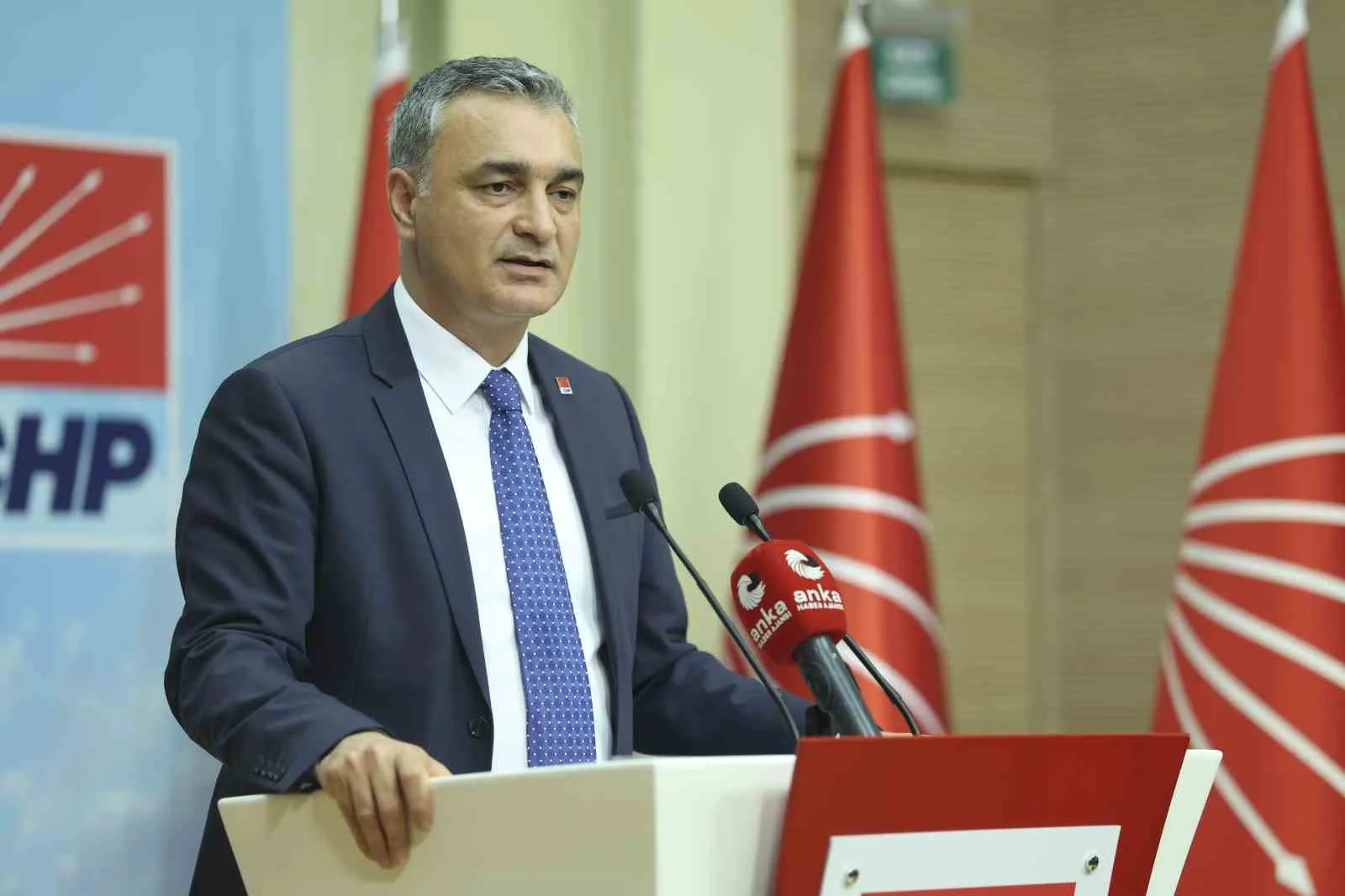 CUMHURİYET HALK PARTİSİ (CHP) SÖZCÜSÜ MÜSLİM SARI, TÜRKİYE BELEDİYELER BİRLİĞİ BAŞKANVEKİLLİĞİ SEÇİMİNE İLİŞKİN "YENİ PARTİ'NİN ÖNERDİĞİ AYŞE ÜNLÜCE'Yİ BELEDİYELER BİRLİĞİ SEÇİMİNDE CHP OLARAK DESTEKLEMEYE KARAR VERDİK" DEDİ.
