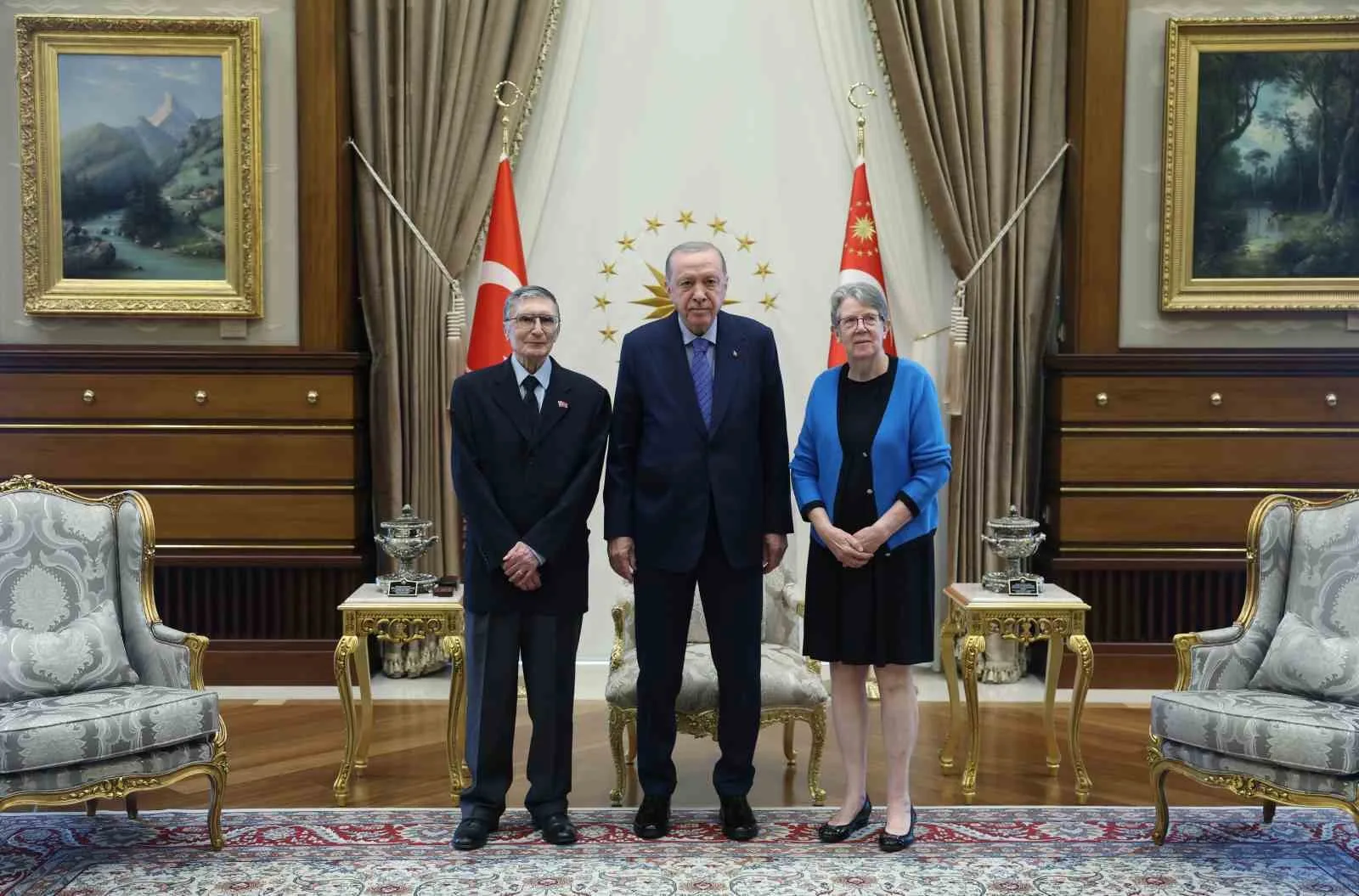 CUMHURBAŞKANI RECEP TAYYİP ERDOĞAN, NOBEL ÖDÜLLÜ BİLİM İNSANI AZİZ SANCAR VE EŞİ GWEN BOLES SANCAR'I KABUL ETTİ.