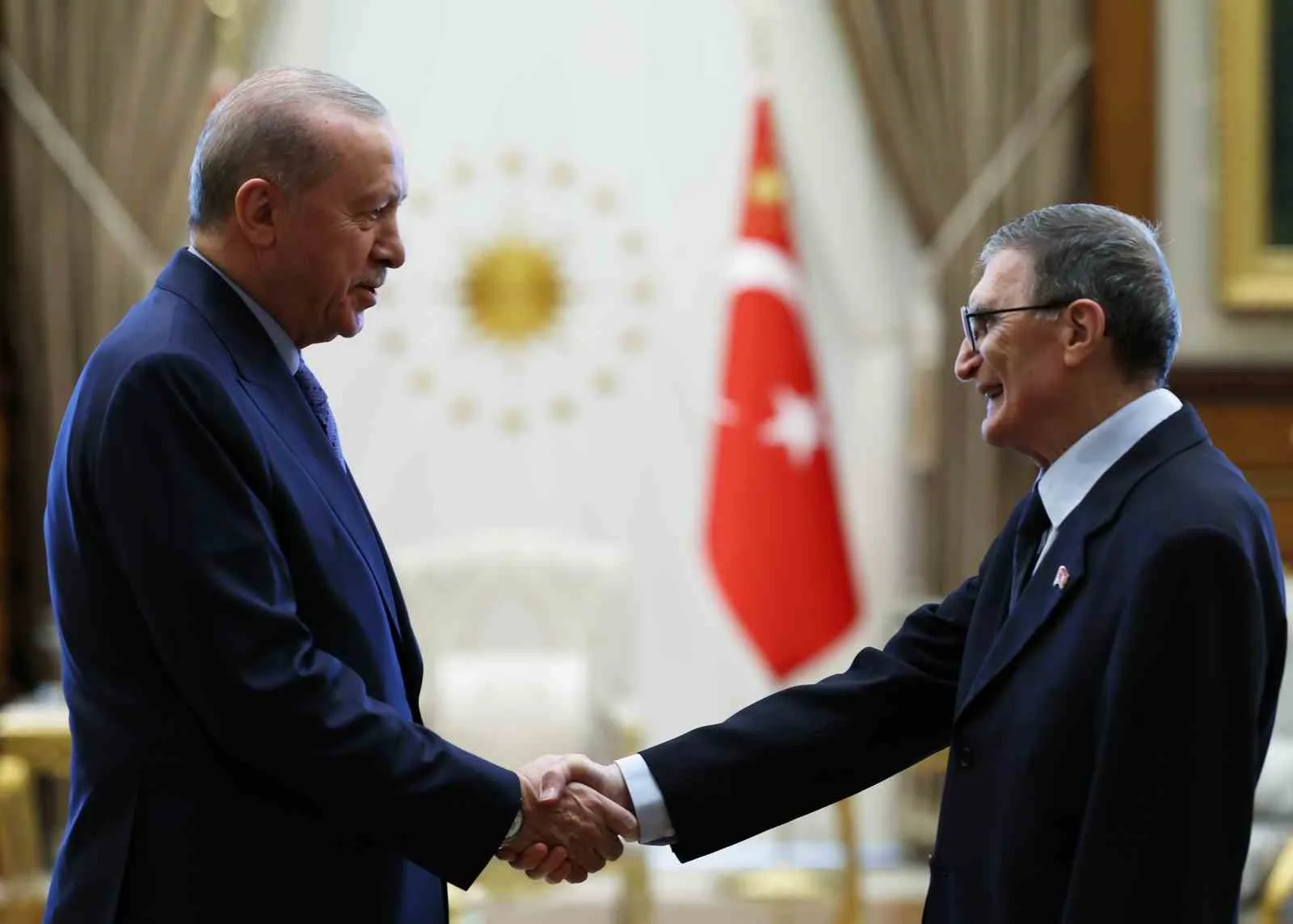 CUMHURBAŞKANI RECEP TAYYİP ERDOĞAN, NOBEL ÖDÜLLÜ BİLİM İNSANI AZİZ SANCAR VE EŞİ GWEN BOLES SANCAR'I KABUL ETTİ.