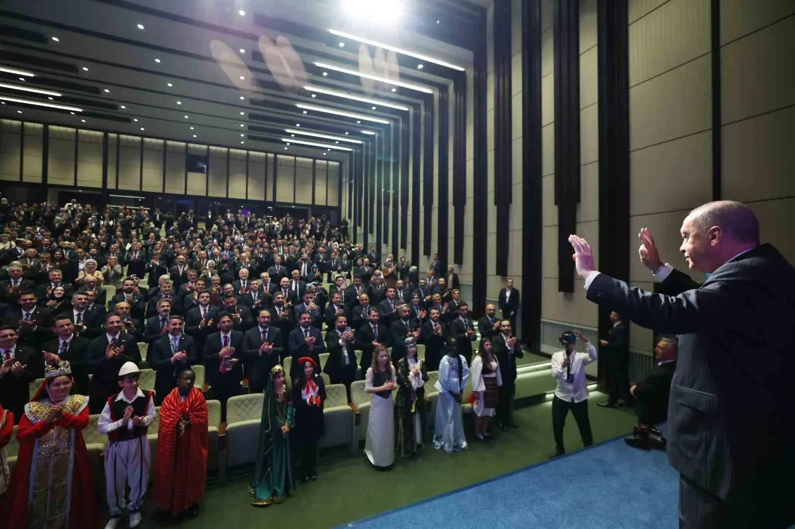 ERDOĞAN, ÜSKÜDAR BELEDİYE BAŞKAN VEKİLİ DÜNDAR ZİYA GÜLTEKİN'İN ANKARA'YA GELİRKEN DÜZCE'NİN KAYNAŞLI İLÇESİNDE GEÇİRDİĞİ TRAFİK KAZASINDA HAYATINI KAYBETTİĞİNİ BELİRTEREK, GÜLTEKİN'E ALLAH'TAN RAHMET, AİLESİNE, YAKINLARINA, AK PARTİ CAMİASINA VE ÜSKÜDAR HALKINA BAŞSAĞLIĞI DİLEDİ.