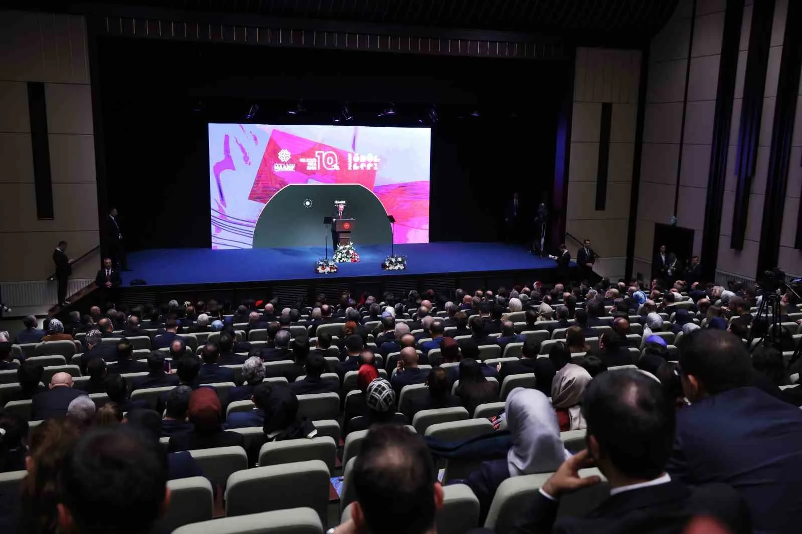 CUMHURBAŞKANI RECEP TAYYİP ERDOĞAN, BEŞTEPE MİLLET KÜTÜPHANESİNDE DÜZENLENEN TÜRKİYE MAARİF VAKFI 10. YIL PROGRAMI'NA KATILDI.