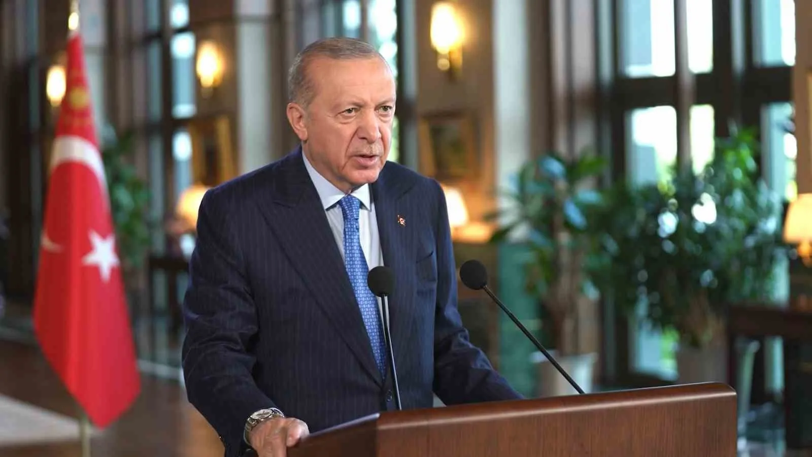 CUMHURBAŞKANI RECEP TAYYİP ERDOĞAN, ULUSLARARASI DEMOKRASİ BİRLİĞİ 9. OLAĞAN GENEL KURULU'NA GÖNDERDİĞİ VİDEO MESAJDA, "GURBETİ İKİNCİ VATAN EYLEYEN KARDEŞLERİMİZ İÇİN YÜKSEK BİR ŞUURLA ÇALIŞAN TÜM SİVİL TOPLUM KURULUŞLARIMIZA ŞÜKRANLARIMI İLETİYORUM. ULUSLARARASI DEMOKRATLAR BİRLİĞİ, YÜRÜTTÜĞÜ PROJE VE FAALİYETLERLE YURT DIŞINDAKİ MİLLET VARLIĞIMIZ İÇİN ÇOK HAYATİ BİR SORUMLULUK ÜSTLENİYOR" DEDİ.