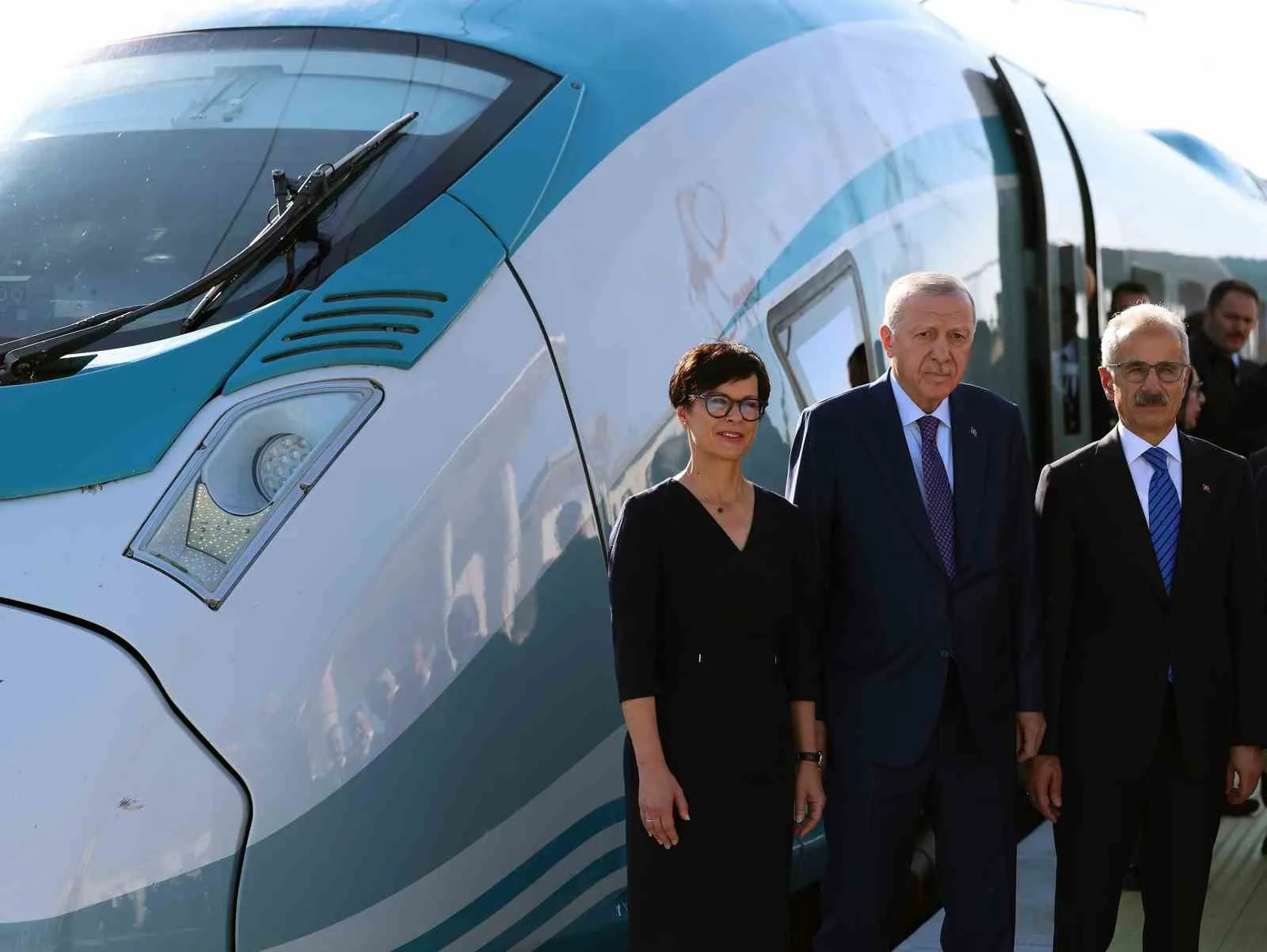 ERDOĞAN VATMAN KOLTUĞUNA GEÇTİ: HIZLI TREN HATTINDA İLK SÜRÜŞÜ YAPTI